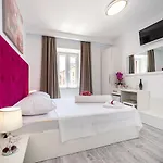 Luxury Old Town Alojamento de Acomodação e Pequeno-almoço 3*