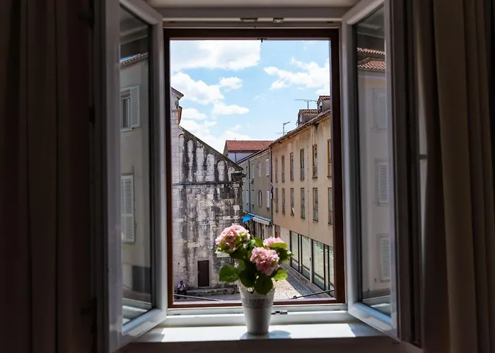 Bed & Breakfast Luxury Old Town Zara